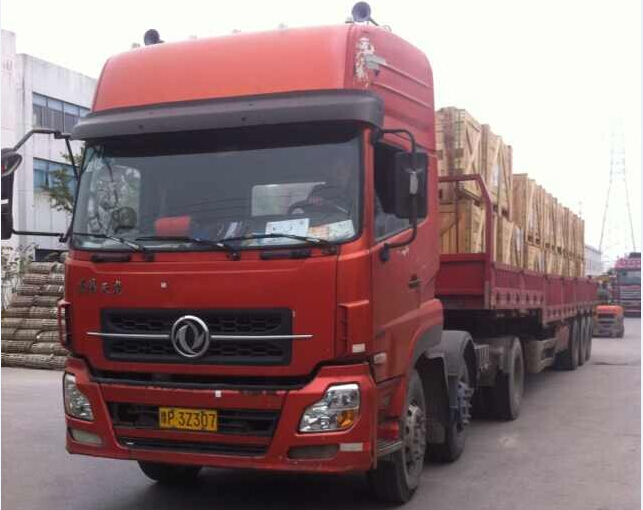 裝車(chē)現(xiàn)場(chǎng) 裝車(chē)現(xiàn)場(chǎng)